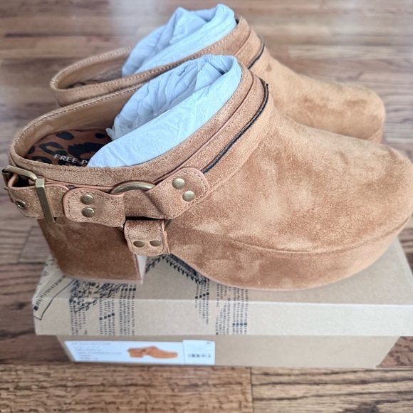 Free People Shoes - Free People Amalia Harness Platform Clogs – Camel – Size 10